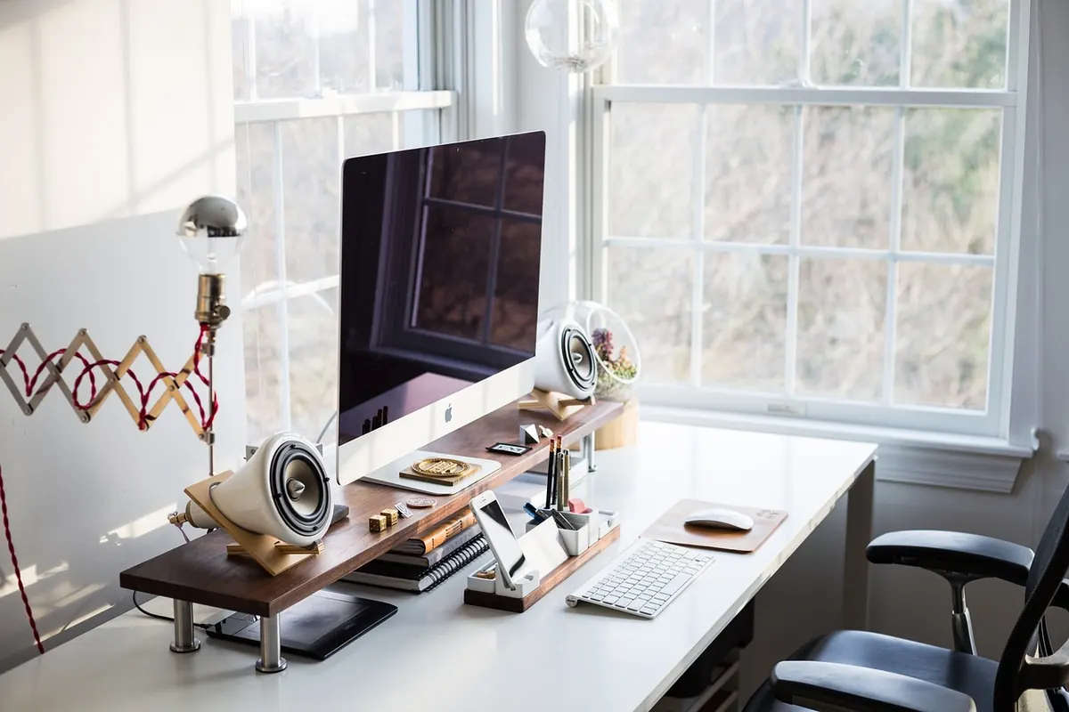 Desk Lighting for UK Winter: How to Beat the Afternoon Slump