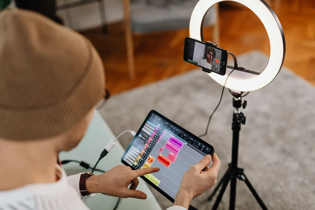 Ring Light vs Desk Lamp for Video Calls: Which Looks Better?