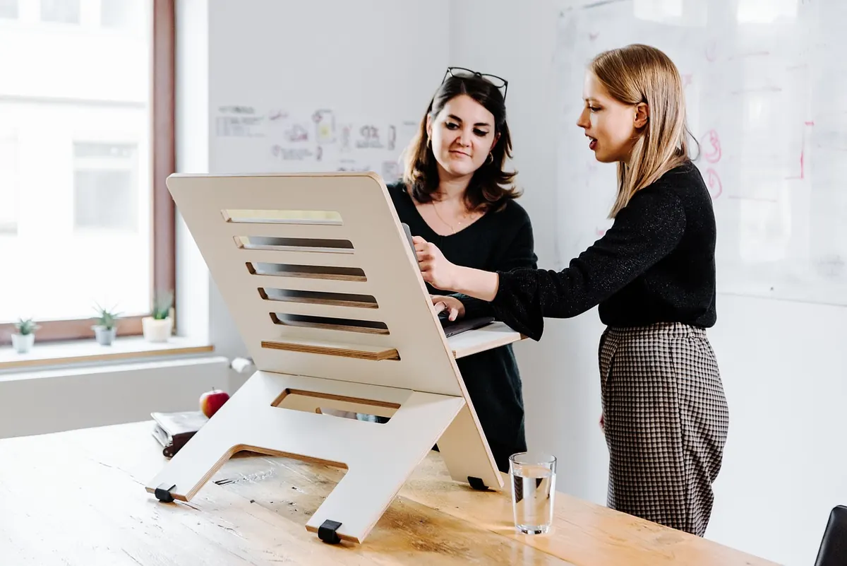 Standing Desk or Fixed Desk? A Beginner’s Comparison for UK Home Workers